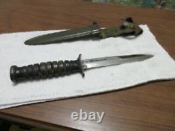 U. S. M3 WWII Camillus Trench Fighting Knife Dagger With Sheath