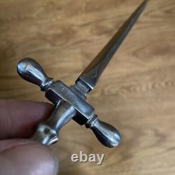 Vintage Windlass India Made Dagger Fighting Knife