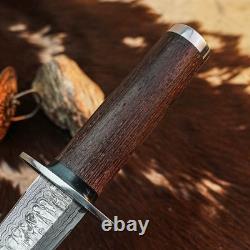 10,8 Couteau-dague en acier damassé à lame fixe, pleine soie, manche en bois et étui en cuir