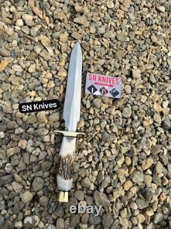 15 DAGUES DE CHASSE FAITES MAIN EN ACIER D2 AVEC MANCHETTE EN CORNE DE CERF ET ÉTUI