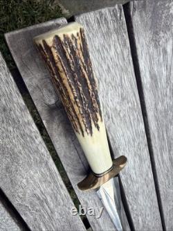 Couteau dague stiletto style Randall Trench gaucher artisan 01 en acier carbone avec bois de cerf