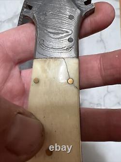 Couteau de chasse poignard en acier damas forgé à la main personnalisé