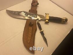 Couteau de chasse vintage Bowie avec étui et poignard de combat avec manche en tête de crâne