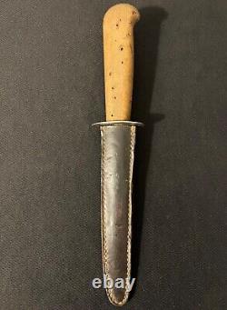 Couteau de combat français de tranchée de la Première et Deuxième Guerre mondiale - Ancienne collection / Poignard G P / Militaire