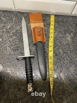 Couteau de combat suisse M1957 avec fourreau et grenouille Suisse Victorinox
