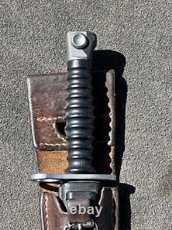 Couteau de combat suisse M1957 avec fourreau et grenouille Switzerland PE57