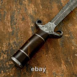 Couteau poignard en damas sur mesure de style médiéval unique en son genre avec bois de bouleau
