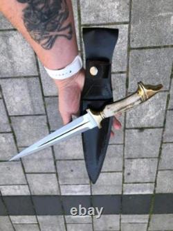 Couteau poignard sur mesure fait main, plein tang, en acier à haute teneur en carbone avec étui en cuir