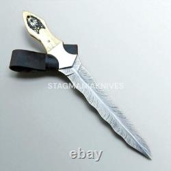 Dague couteau de chasse survivaliste collectible en acier damassé fait main avec plumes