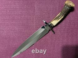 Dague de cerf faite à la main sur mesure par Super Smith Jim Lofgreen. C'est un couteau monstre.