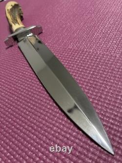 Dague de cerf faite à la main sur mesure par Super Smith Jim Lofgreen. C'est un couteau monstre.