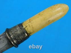 Dague de combat indonésienne antique du 19e siècle avec fourreau