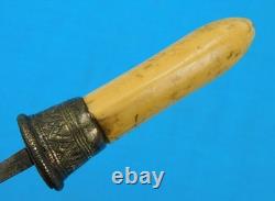 Dague de combat indonésienne antique du 19e siècle avec fourreau