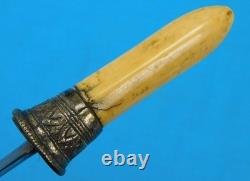 Dague de combat indonésienne antique du 19e siècle avec fourreau