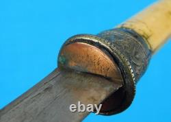 Dague de combat indonésienne antique du 19e siècle avec fourreau