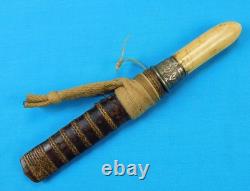 Dague de combat indonésienne antique du 19e siècle avec fourreau