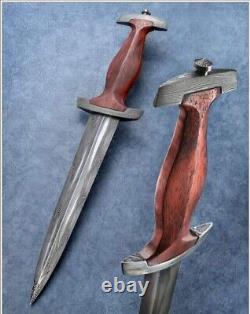 Dague en acier damas forgé à la main sur mesure avec garde en bois de noyer damas.