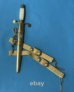 Dague rare d’officier de l’armée roumaine avec fourreau, neuve