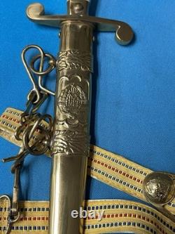 Dague rare d’officier de l’armée roumaine avec fourreau, neuve