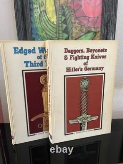 Dagues, baïonnettes, couteaux de combat / Armes blanches, Major John R. Angolia, lot de 2