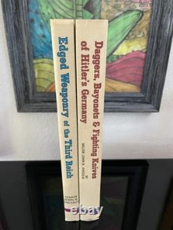 Dagues, baïonnettes, couteaux de combat / Armes blanches, Major John R. Angolia, lot de 2