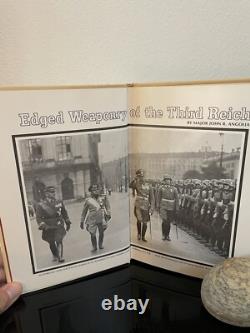 Dagues, baïonnettes, couteaux de combat / Armes blanches, Major John R. Angolia, lot de 2