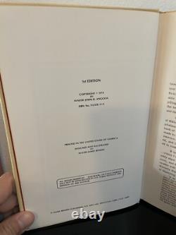 Dagues, baïonnettes, couteaux de combat / Armes blanches, Major John R. Angolia, lot de 2