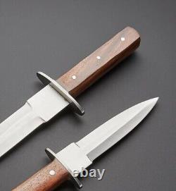Ensemble de 2 couteaux de chasse à la dague en D2 faits à la main et leur étui en cuir