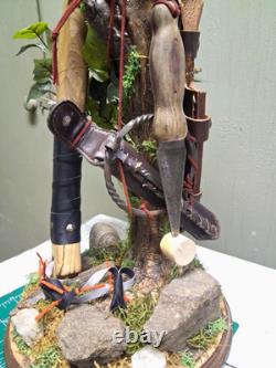 Ensemble viking. Hache, couteau de Damas, dague de Damas, fourreaux et support. Neuf