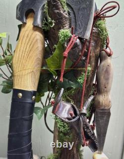 Ensemble viking. Hache, couteau de Damas, dague de Damas, fourreaux et support. Neuf