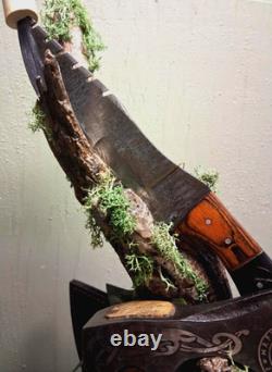 Ensemble viking. Hache, couteau de Damas, dague de Damas, fourreaux et support. Neuf