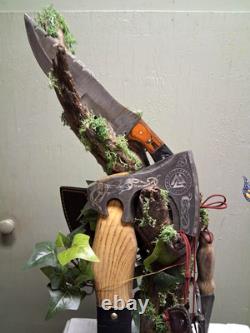Ensemble viking. Hache, couteau de Damas, dague de Damas, fourreaux et support. Neuf