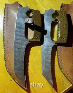 Paire de couteaux de chasse Riddick 2 en acier de Damas faits à la main et personnalisés
