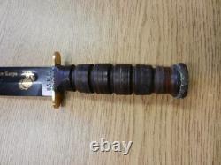 Poignard commémoratif Camillus U. S. M. C. Fighting Knife 1941-1991, avec un peu de corrosion