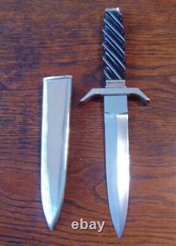 Présentation de Ron Frazier : Couteau dague personnalisé avec fourreau en argent nickelé, impressionnant.