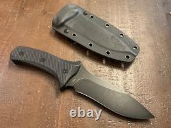 Set de 2 Couteaux Fixes Blak avec Étuis Durs