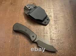 Set de 2 Couteaux Fixes Blak avec Étuis Durs