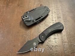 Set de 2 Couteaux Fixes Blak avec Étuis Durs