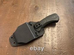 Set de 2 Couteaux Fixes Blak avec Étuis Durs